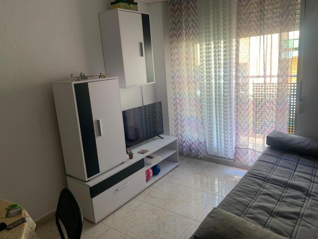 Alquilo Hermoso Apartamento En La Paradisiaca Oropesa Del Mar, 2Habitaciones, 1 Bano, Cocina, Salon, Aire Acondicionado Y Balcon A 400 Metros De La Playa Morro De Gos, Muy Cerca De Supermercados, Comercios Y Bares Esterno foto