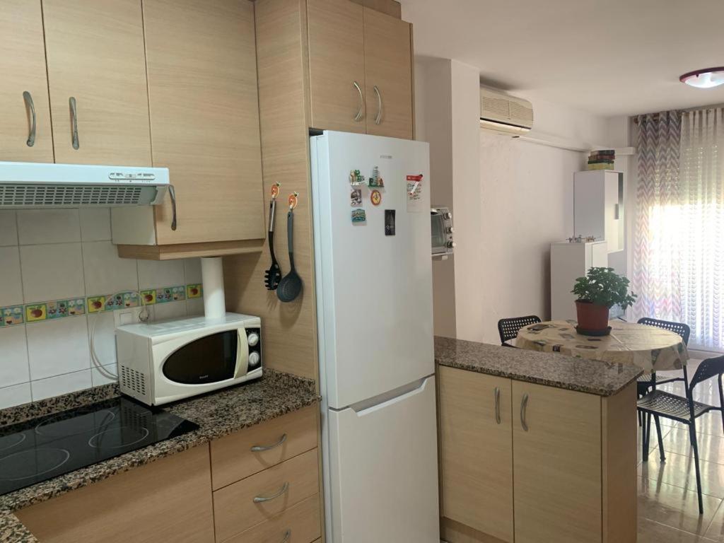 Alquilo Hermoso Apartamento En La Paradisiaca Oropesa Del Mar, 2Habitaciones, 1 Bano, Cocina, Salon, Aire Acondicionado Y Balcon A 400 Metros De La Playa Morro De Gos, Muy Cerca De Supermercados, Comercios Y Bares Esterno foto