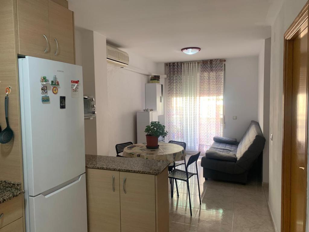 Alquilo Hermoso Apartamento En La Paradisiaca Oropesa Del Mar, 2Habitaciones, 1 Bano, Cocina, Salon, Aire Acondicionado Y Balcon A 400 Metros De La Playa Morro De Gos, Muy Cerca De Supermercados, Comercios Y Bares Esterno foto