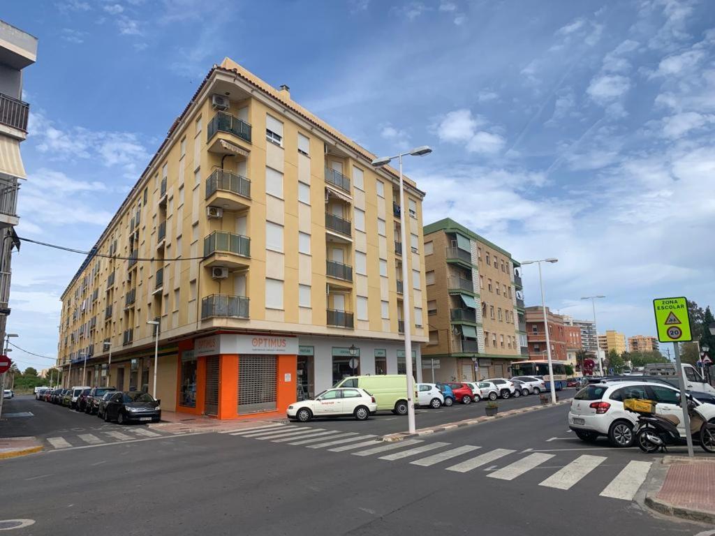 Alquilo Hermoso Apartamento En La Paradisiaca Oropesa Del Mar, 2Habitaciones, 1 Bano, Cocina, Salon, Aire Acondicionado Y Balcon A 400 Metros De La Playa Morro De Gos, Muy Cerca De Supermercados, Comercios Y Bares Esterno foto